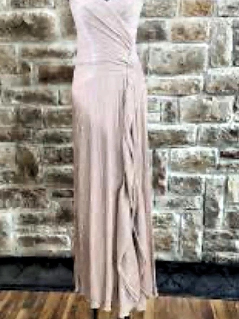 Xscape Metallic Ruched Maxi Dress in Gold Size 6 NWT